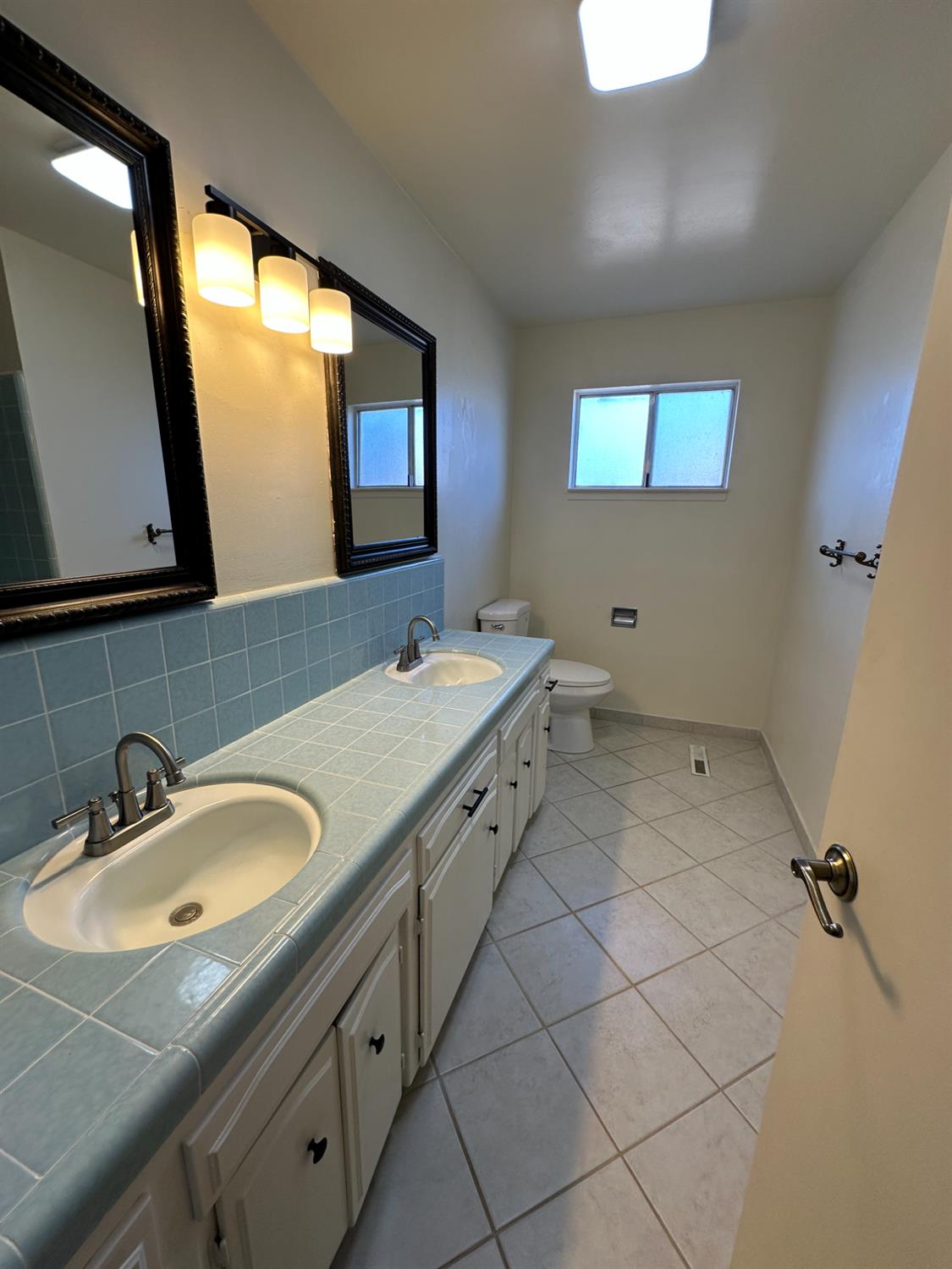 91 O Street Sanger, CA 93657 - Photo 15 of 21 a bathroom with a double vanity sink mirror and bathtub