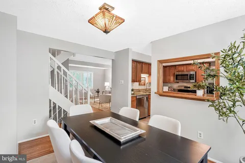 $795,000 | 2038 Brooks Square Place, Falls Church, VA 22043
