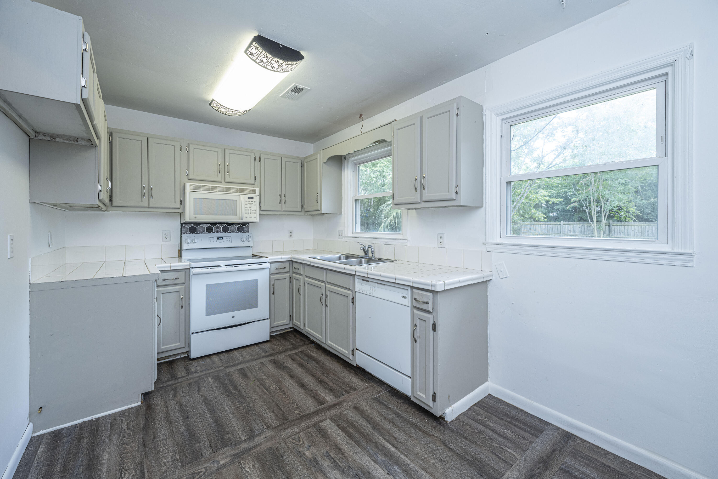 614 Beauregard Road Summerville, SC 29486 - Photo 14 of 27 DSC_4133