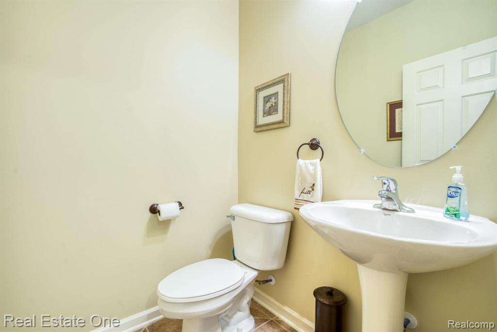 3751 Hogan Circle Rochester Hills, MI 48307 - Photo 9 of 47
