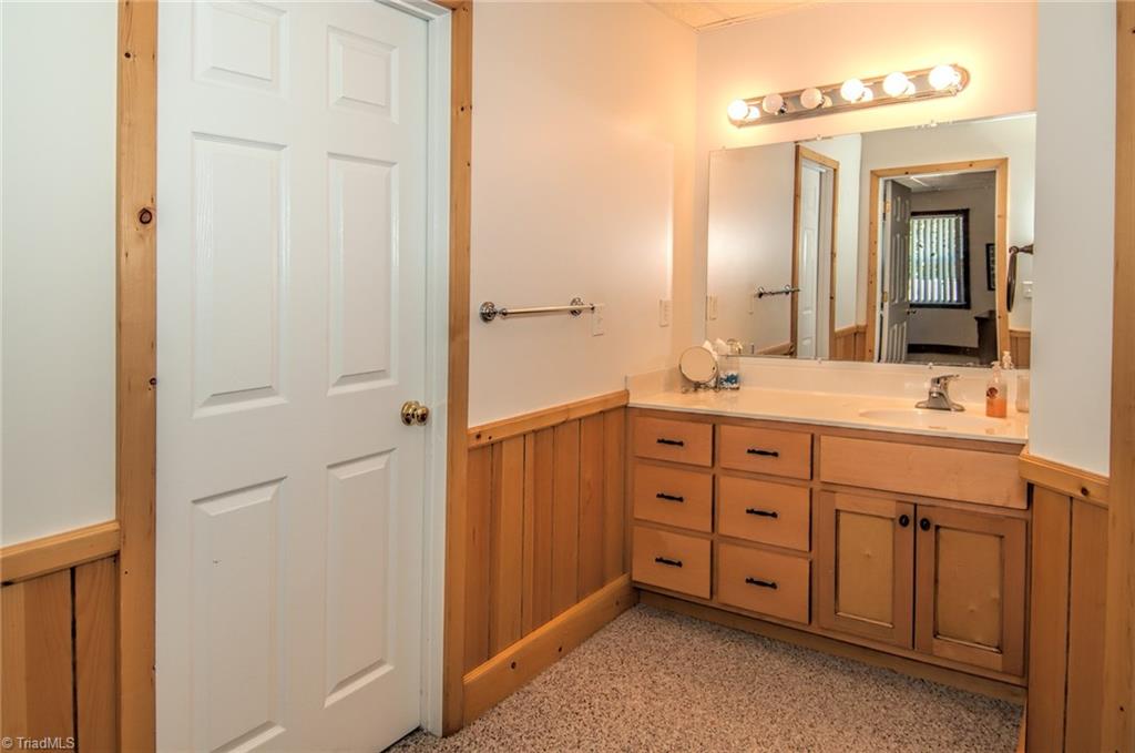 14050 Cool Springs Road Cleveland, NC 27013 - Photo 21 of 25 LL Vanity