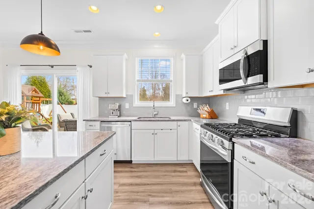 $425,000 | 115 West Americana Drive, Mooresville, NC 28115