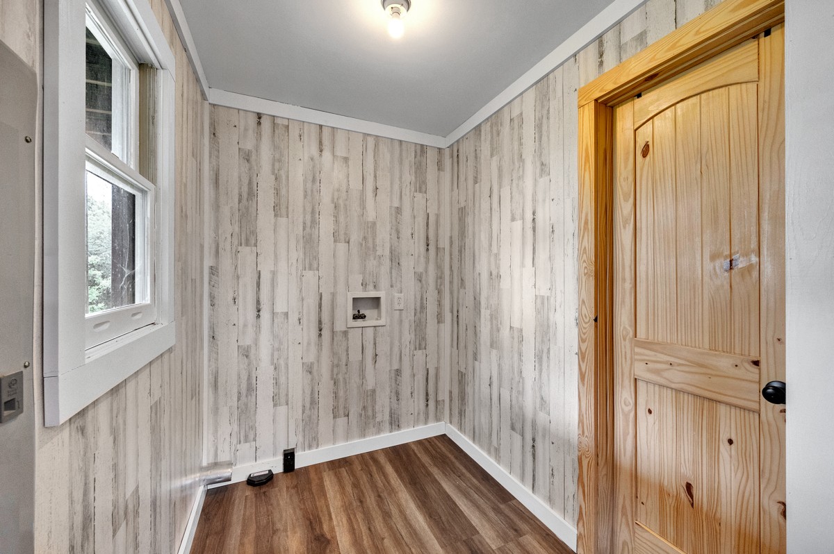 375 Kelley Road Prospect, TN 38477 - Photo 12 of 42 a view of a room with wooden floor and windows