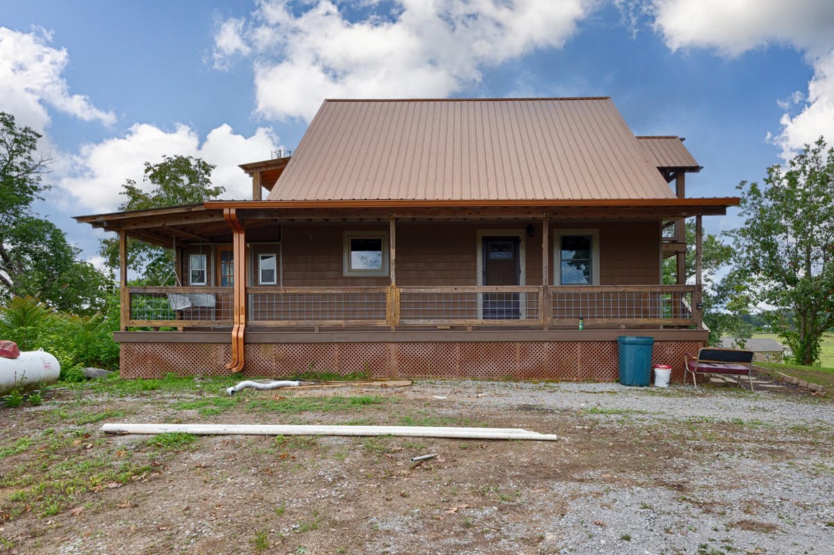 375 Kelley Road Prospect, TN 38477 - Photo 33 of 42 a front view of a house with garden