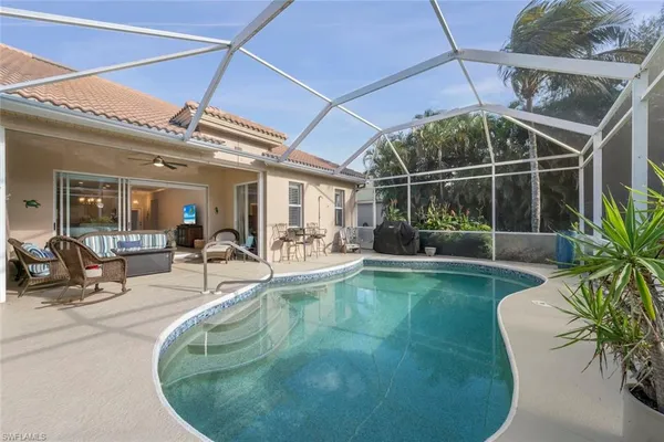 $525,000 | 3653 Periwinkle Way, Unit 127, Naples, FL 34114