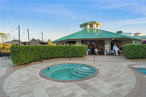 $525,000 | 3653 Periwinkle Way, Unit 127, Naples, FL 34114