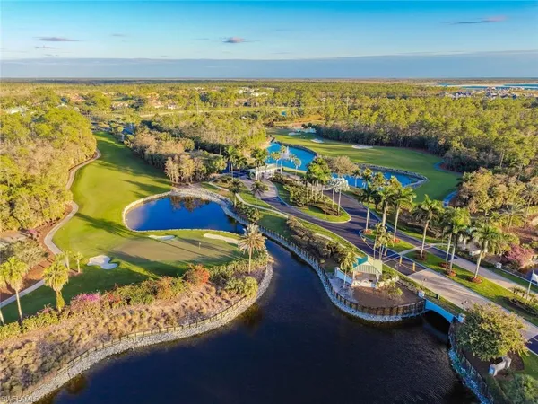 $525,000 | 3653 Periwinkle Way, Unit 127, Naples, FL 34114