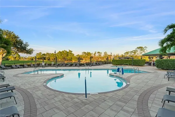 $525,000 | 3653 Periwinkle Way, Unit 127, Naples, FL 34114