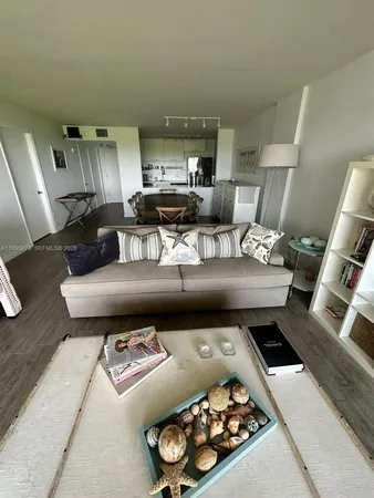 $4,200 | Comodore Club West, Key Biscayne, FL 33149