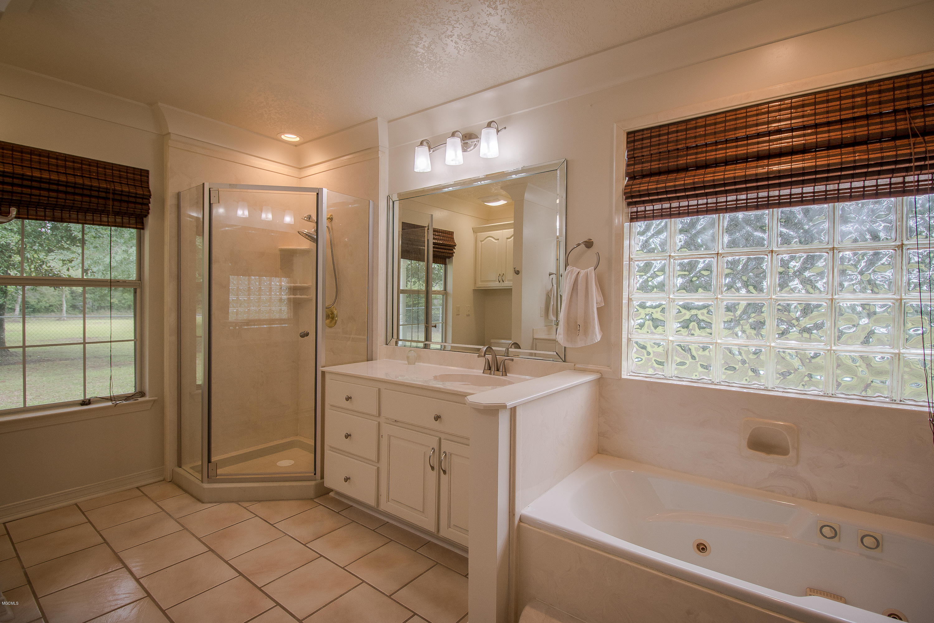 7104 Humphrey Road Vancleave, MS 39565 - Photo 14 of 23 Mater Bath