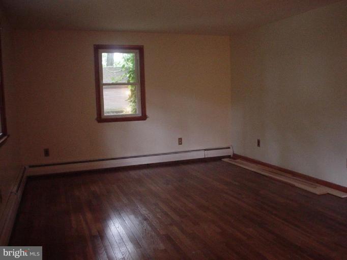 3924 Falls Road Manchester, MD 21102 - Photo 10 of 27 Living Room #3