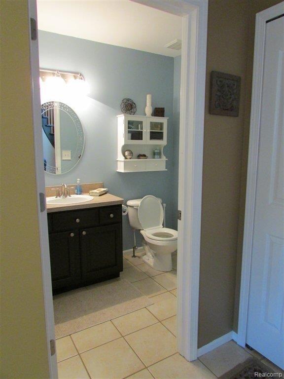 1027 Rochelle Park Drive Rochester, MI 48307 - Photo 19 of 31 HALF BATH.JPG