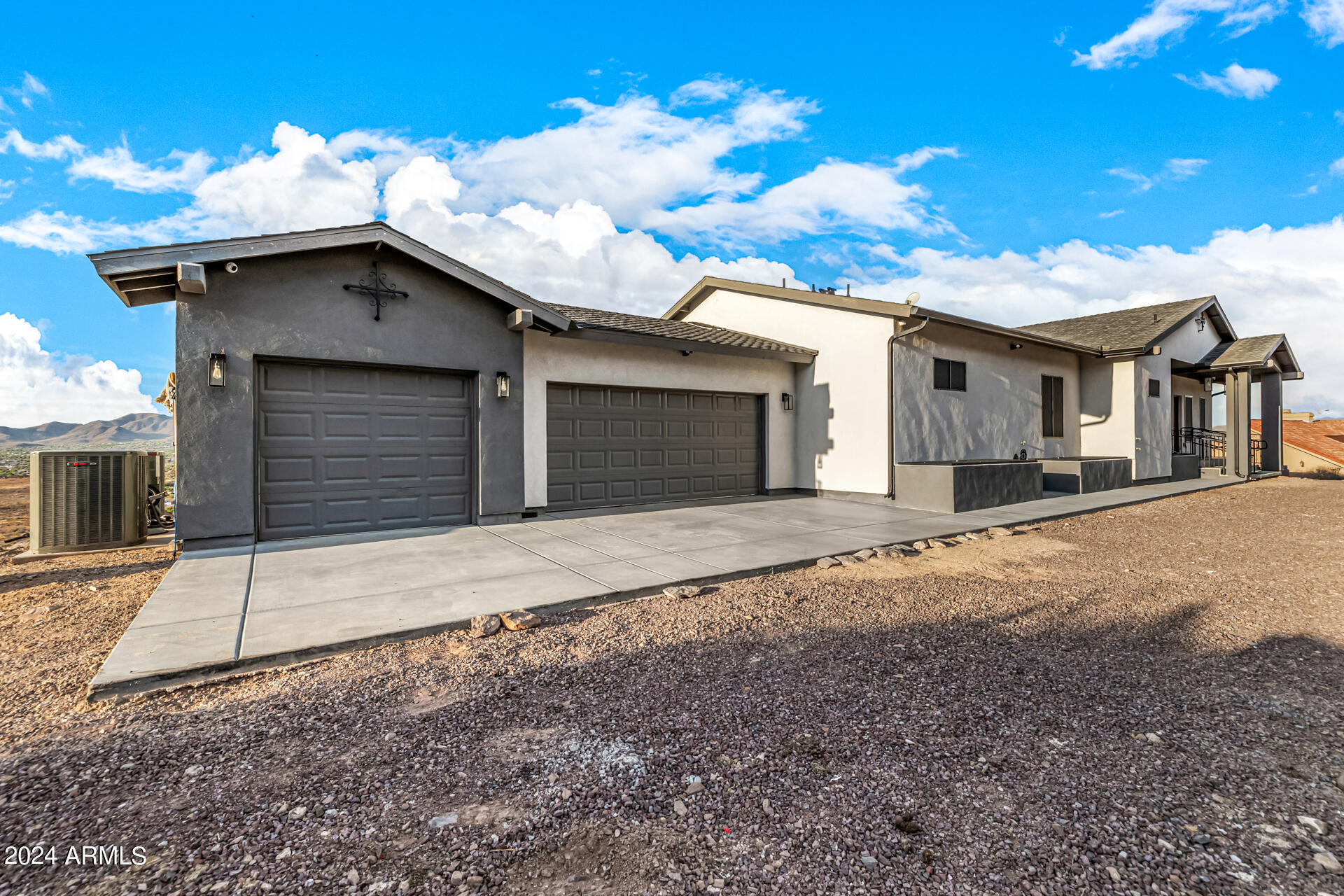 1829 West Cloud Road Phoenix, AZ 85086 - Photo 8 of 137 a house with a yard