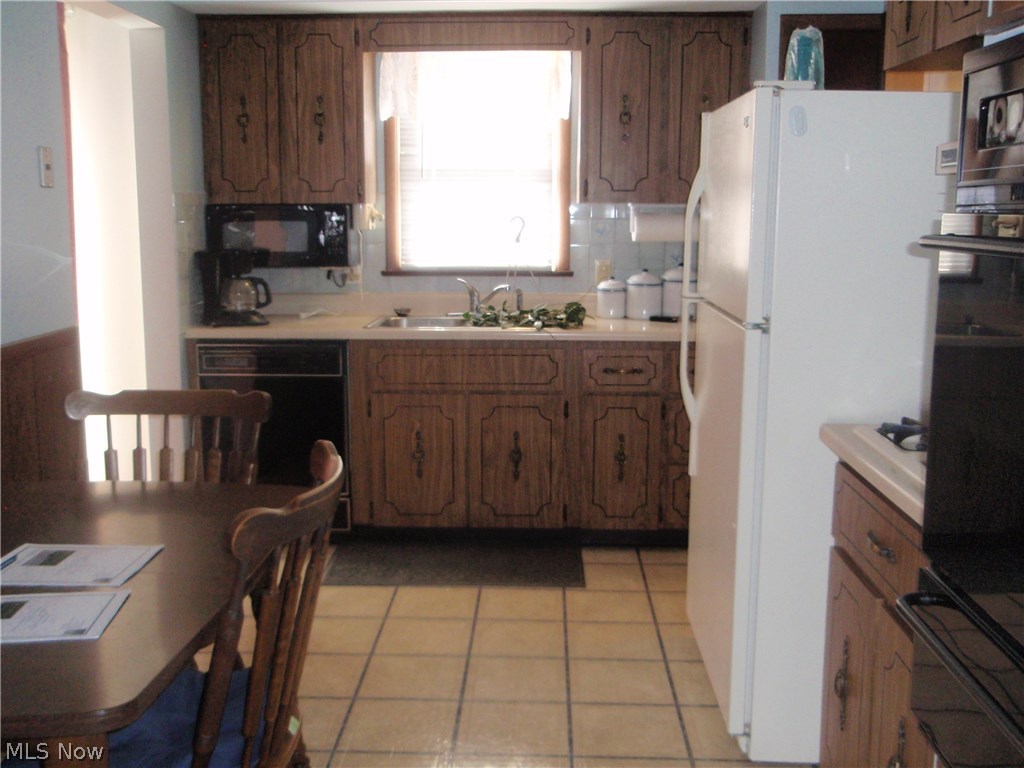 14112 Wheeler Road Maple Heights, OH 44137 - Photo 5 of 24 Centrally located eat in kitchen