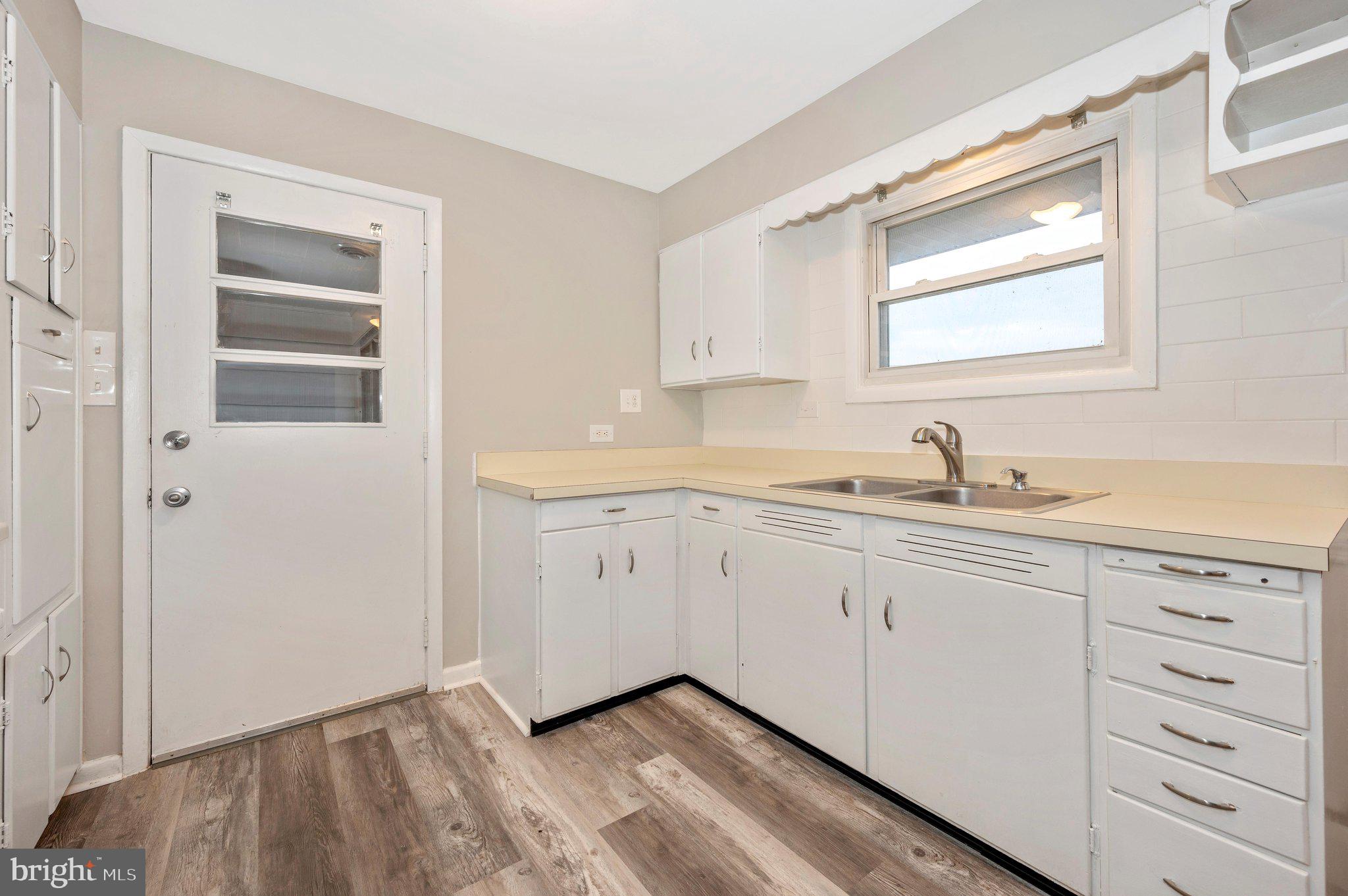 2401 Flag Marsh Road Mount Airy, MD 21771 - Photo 13 of 53 Kitchen