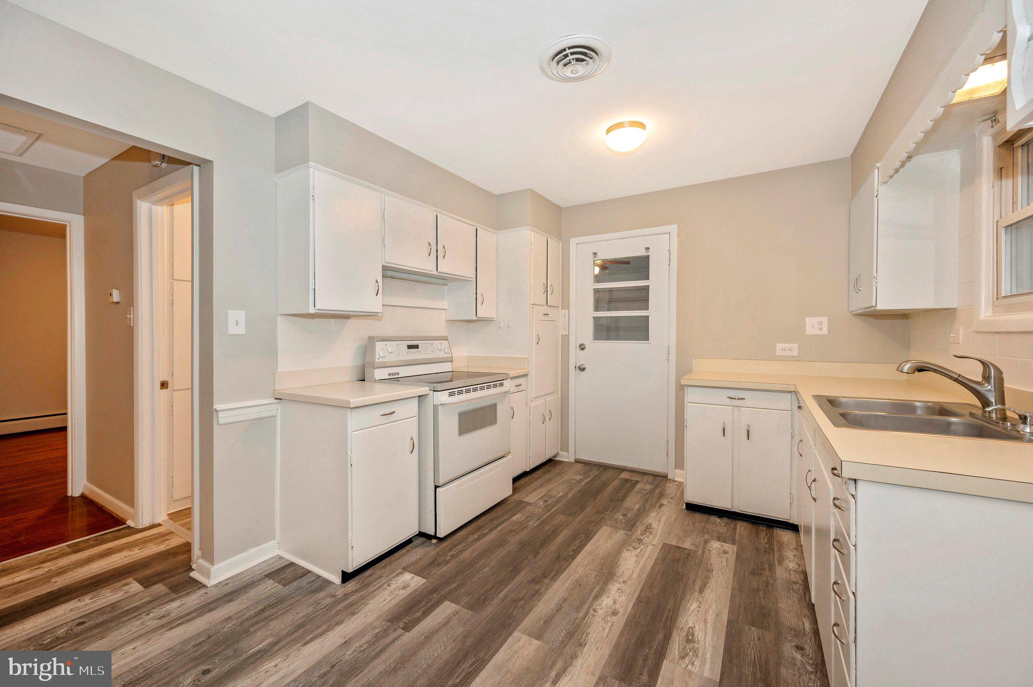 2401 Flag Marsh Road Mount Airy, MD 21771 - Photo 15 of 53 Kitchen
