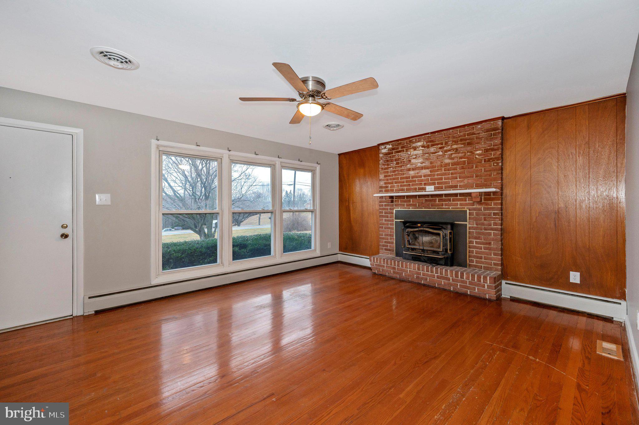 2401 Flag Marsh Road Mount Airy, MD 21771 - Photo 4 of 53 Living Room
