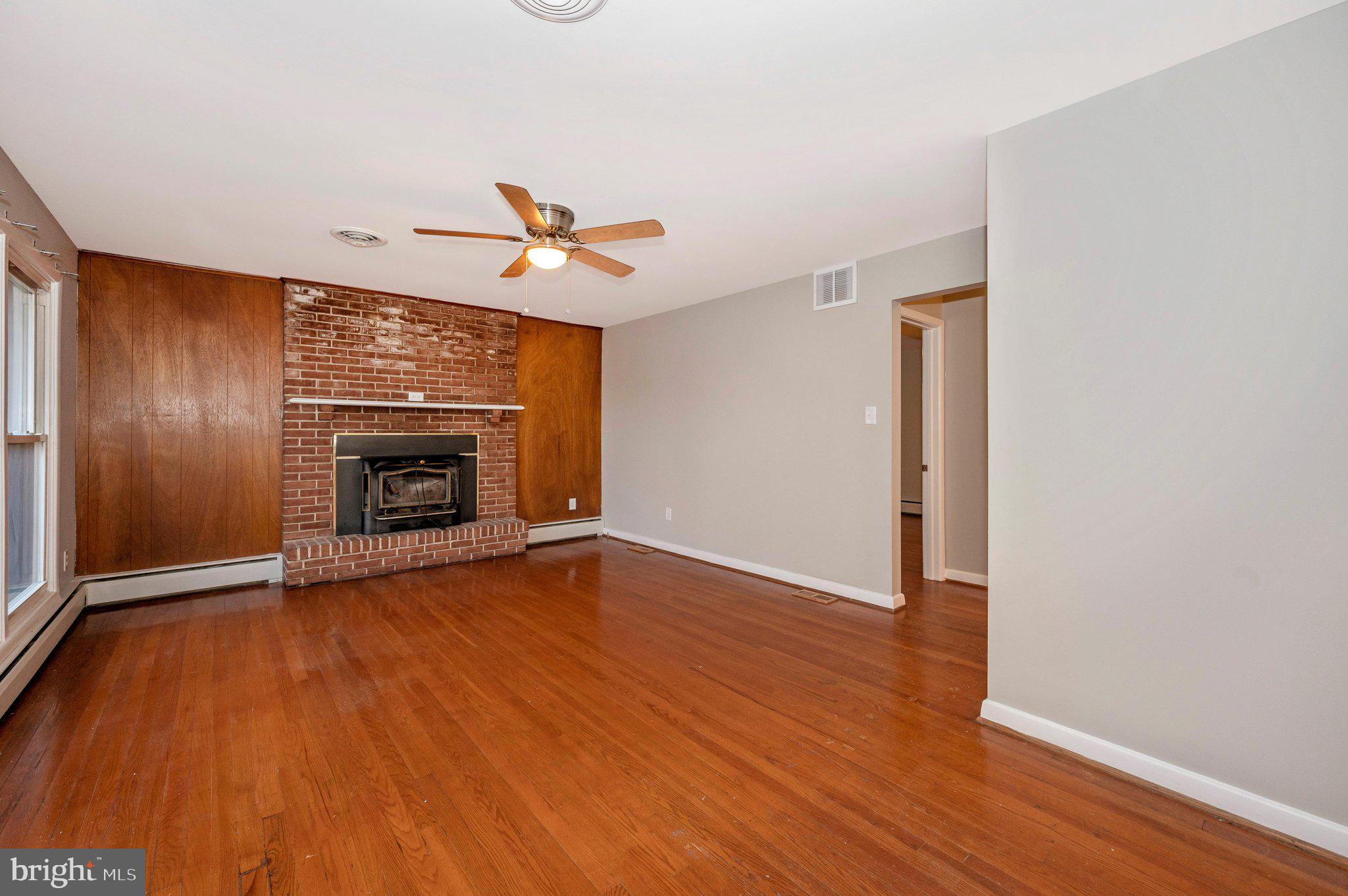 2401 Flag Marsh Road Mount Airy, MD 21771 - Photo 5 of 53 Living Room