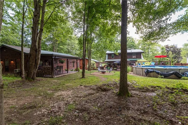 a view of a house with backyard
