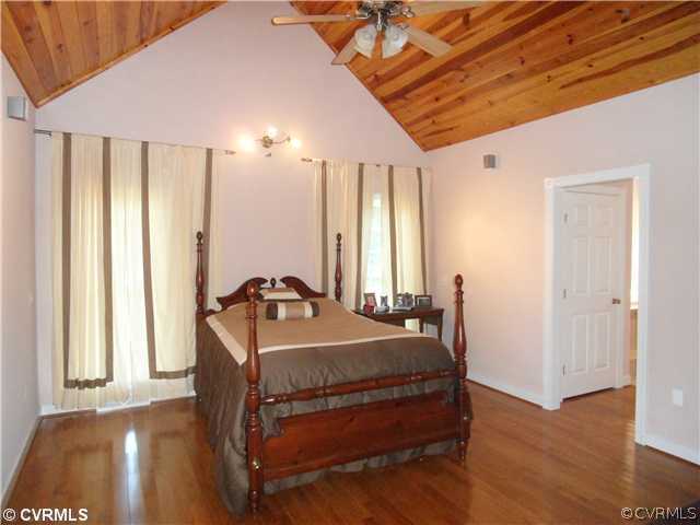 6500 Blenheim Road Powhatan, VA 23139 - Photo 5 of 11 Master Bedroom - Vaulted wood ceiling, large bath