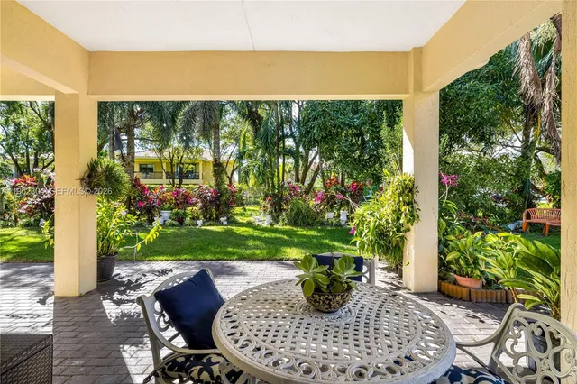 $1,075,000 | 19086 Southwest 76th Avenue, Cutler Bay, FL 33157