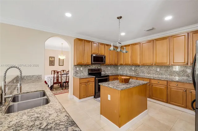 $1,075,000 | 19086 Southwest 76th Avenue, Cutler Bay, FL 33157