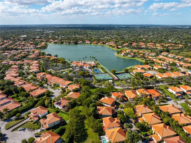 $1,075,000 | 19086 Southwest 76th Avenue, Cutler Bay, FL 33157