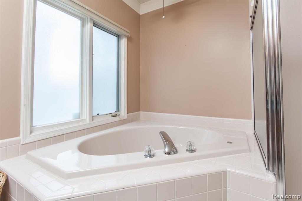2074 Mapleridge Road Rochester Hills, MI 48309 - Photo 20 of 48