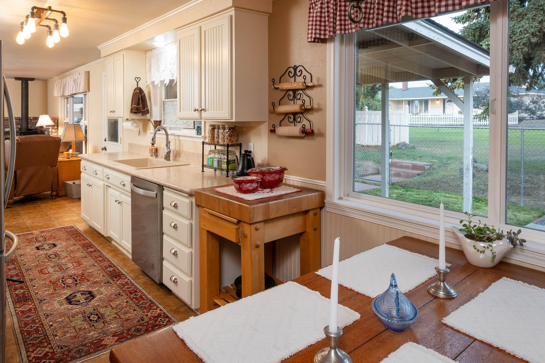 21665 Old Red Road Bend, OR 97702 - Photo 9 of 34 Dining to kitchen view.