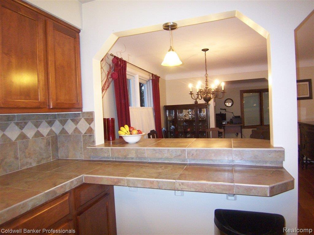 2845 Hickory Lawn Road Rochester, MI 48307 - Photo 8 of 16 2 Sided Snack Bar-HL.JPG
