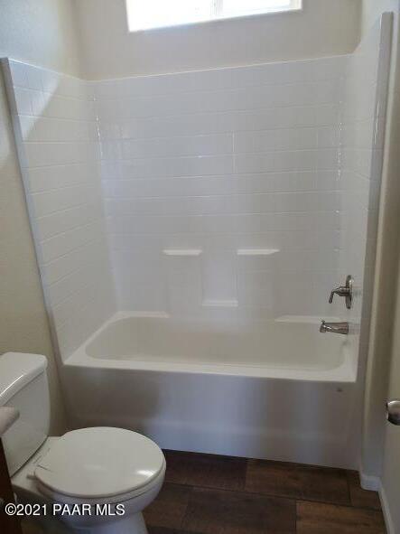 425 West Antelope Run Road Paulden, AZ 86334 - Photo 16 of 16 a bathroom with a toilet and a bath tub