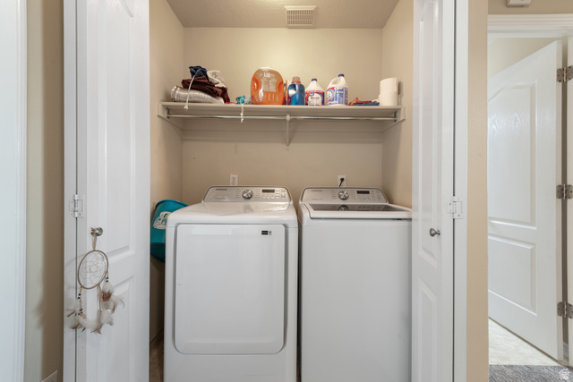 802 Brookside Court Payson, UT 84651 - Photo 29 of 32 Laundry area featuring washer and dryer
