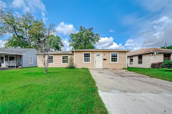 $1,850 | 7946 Jutland Road, Houston, TX 77033
