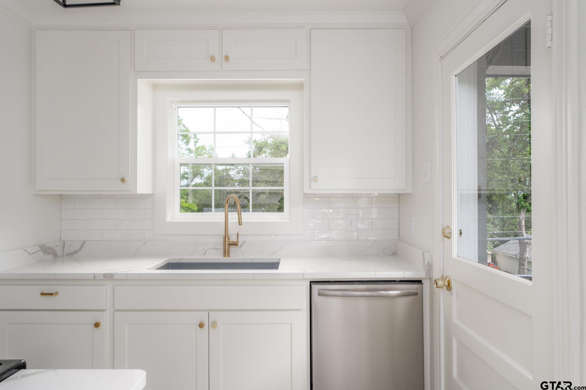 2016 B Jarrell Tyler, TX 75701 - Photo 3 of 17