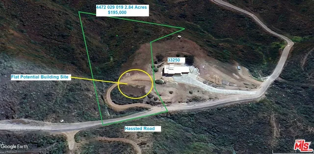 a view of a tennis court