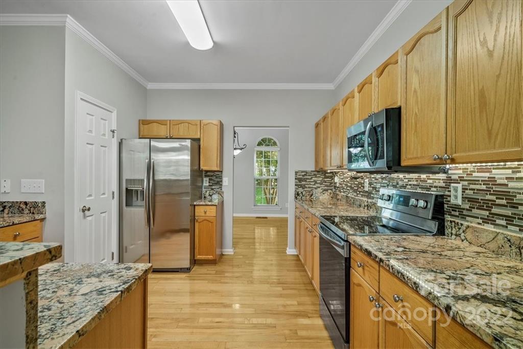 500 Haley Court Fort Mill, SC 29708 - Photo 5 of 20 a kitchen with stainless steel appliances granite countertop a sink stove and refrigerator