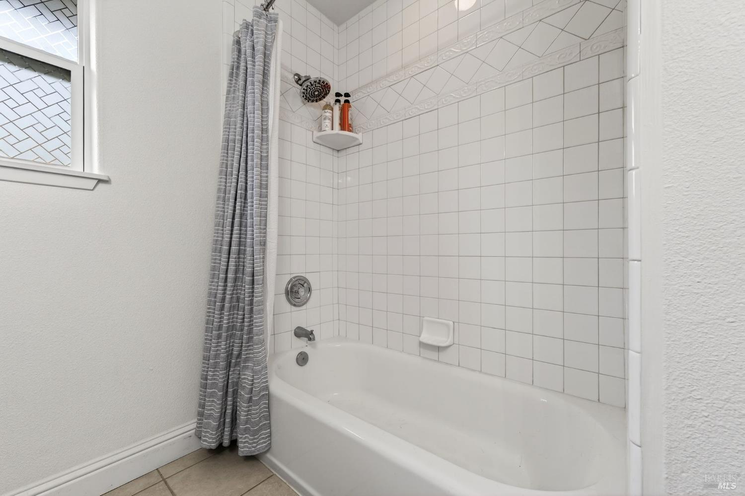 17437 Greenridge Road Hidden Valley Lake, CA 95467 - Photo 43 of 54 a bathroom with a bathtub