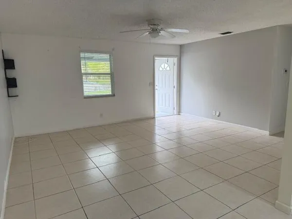 $2,000 | 2416 Sunset Drive, West Palm Beach, FL 33415