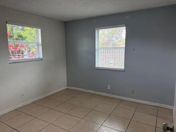 $2,000 | 2416 Sunset Drive, West Palm Beach, FL 33415