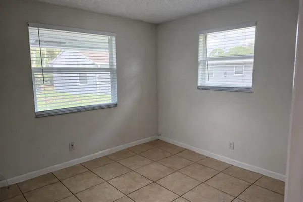 $2,000 | 2416 Sunset Drive, West Palm Beach, FL 33415