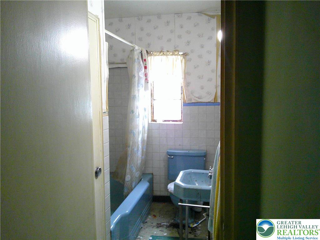 414 Turkey Ridge Road Mount Bethel, PA 18343 - Photo 14 of 16 Gallery Image 14