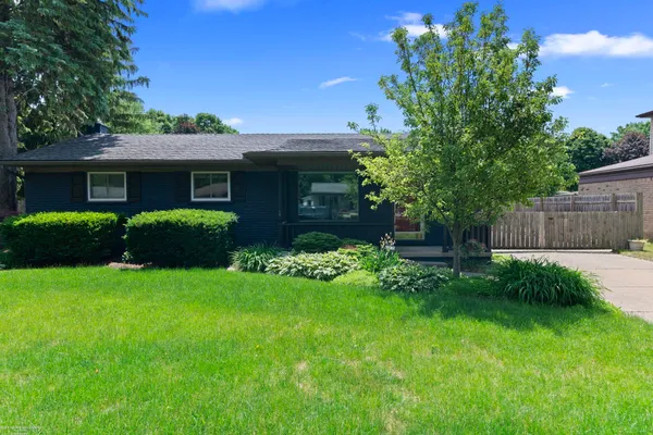 $300,000 | 14546 Cornell Drive, Sterling Heights, MI 48313