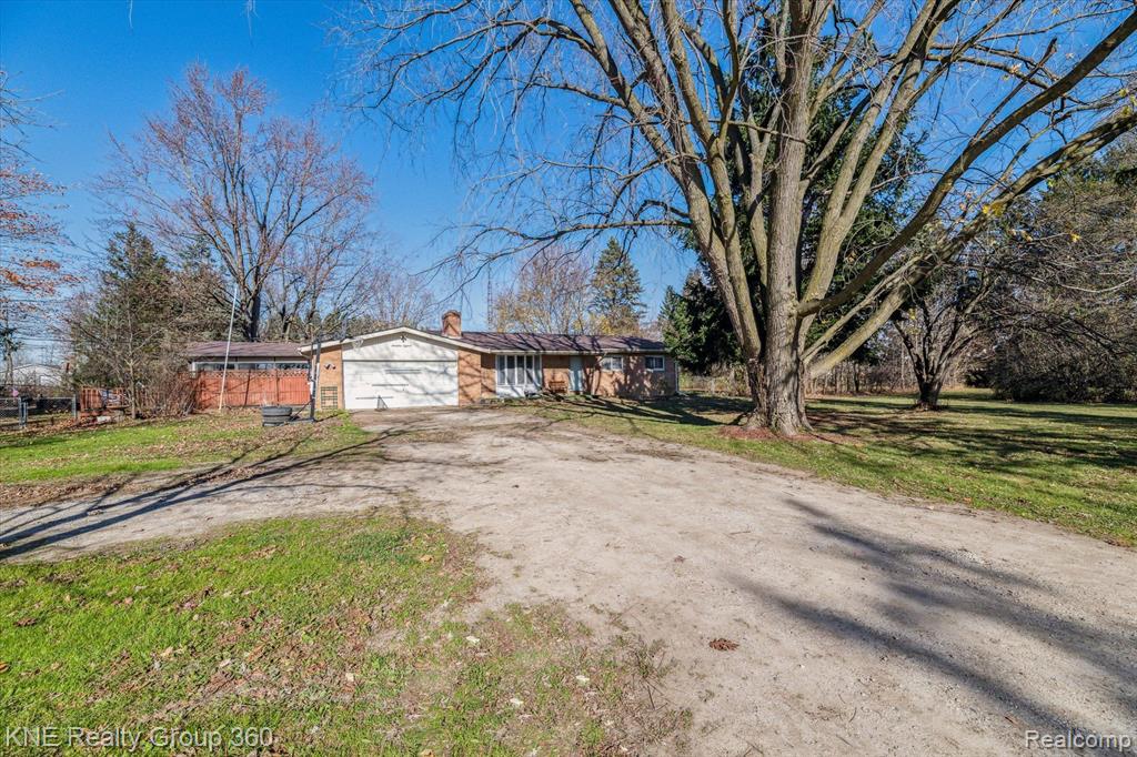 9118 Calkins Road Flint, MI 48532 - Photo 3 of 40