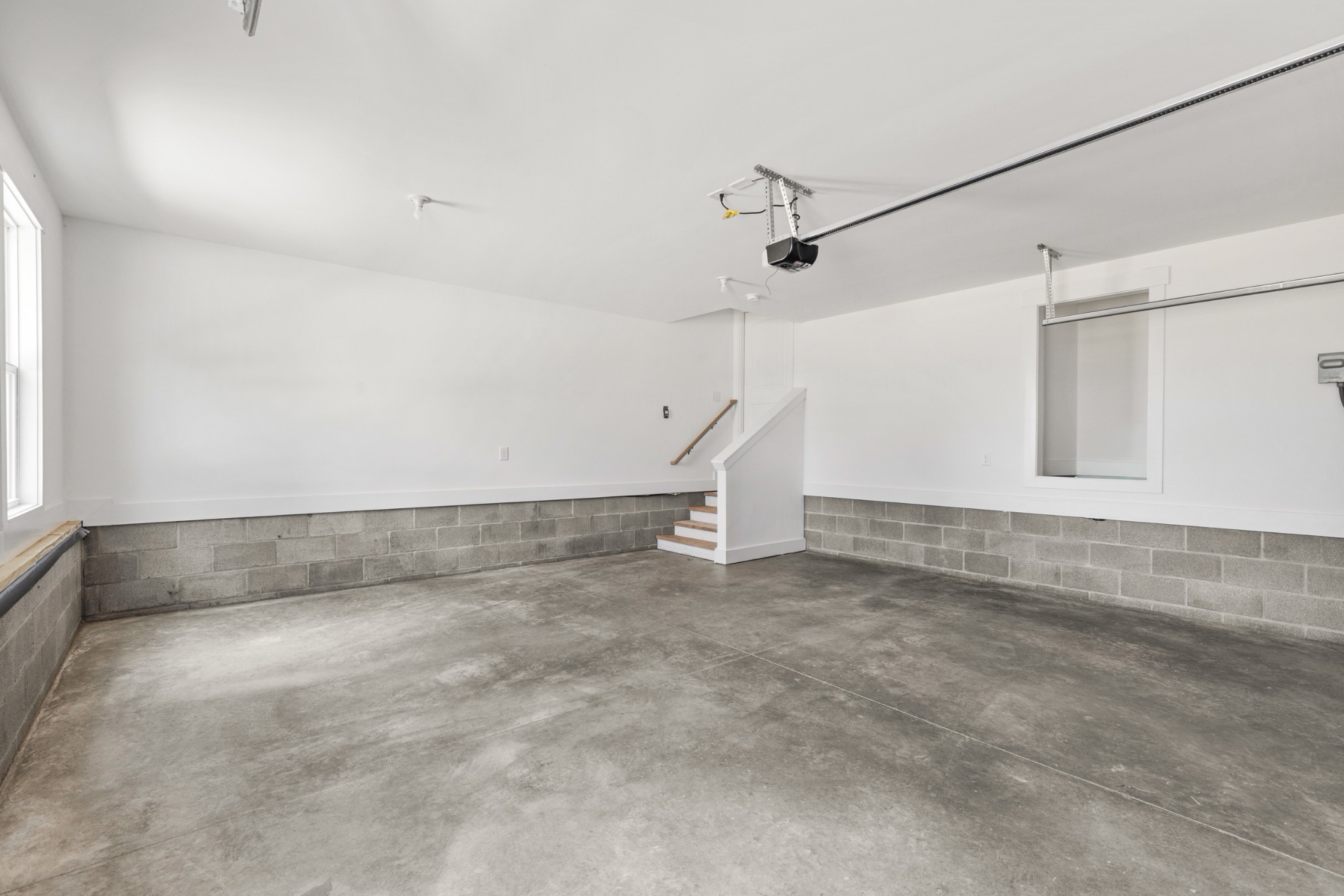 5638 Borthick Road Springfield, TN 37172 - Photo 38 of 43 an empty room with white walls and windows