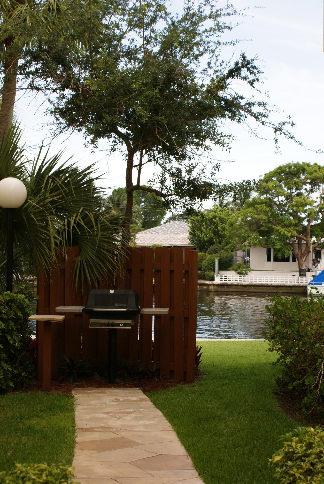 18 Royal Palm Way, Unit 202 Boca Raton, FL 33432 - Photo 41 of 51 a view of a backyard