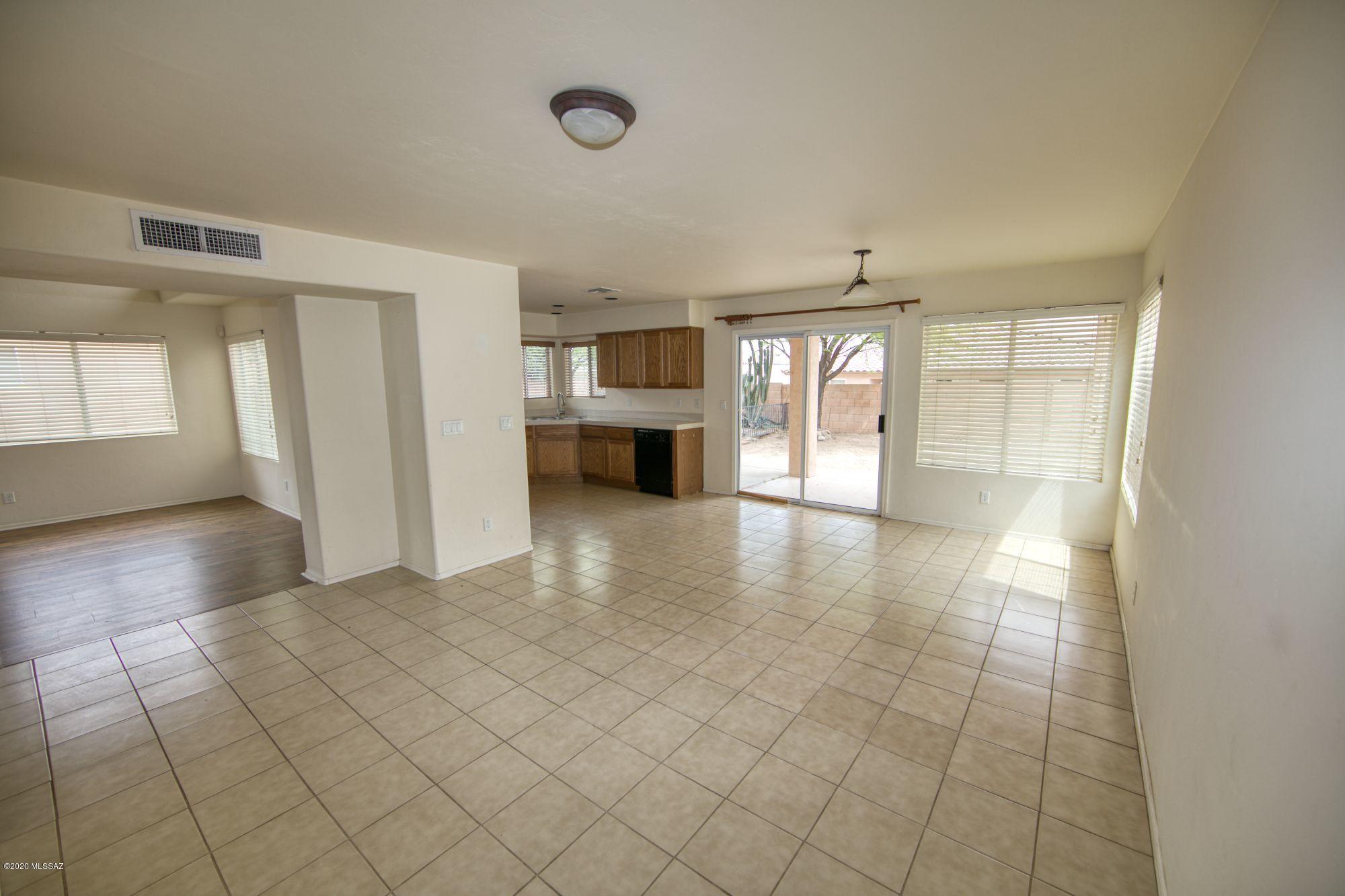 1073 San Tropez Court Rio Rico, AZ 85648 - Photo 7 of 31 Gallery Image 7