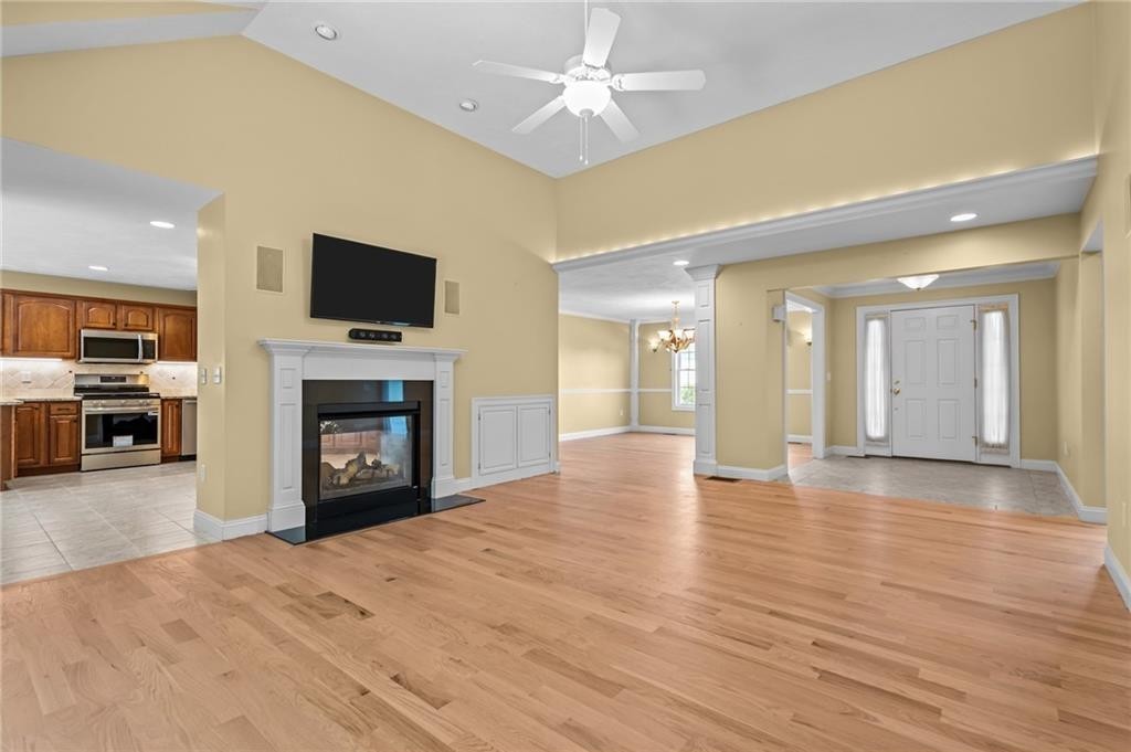 125 W Road Cumberland, RI 02864 - Photo 9 of 39 Gallery Image 9