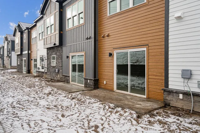 $2,700 | 10042 Diffley Court, Inver Grove Heights, MN 55077