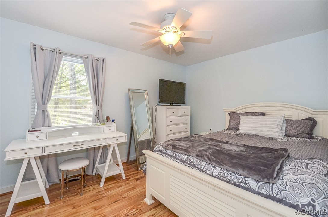 507 Watch Hill Road Midlothian, VA 23114 - Photo 33 of 39 a bedroom with a bed and a table chair