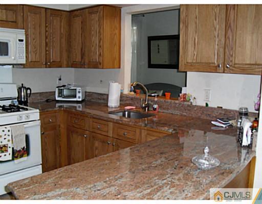 21 Winthrop Road Monroe Township, NJ 08831 - Photo 2 of 17 Gallery Image 2